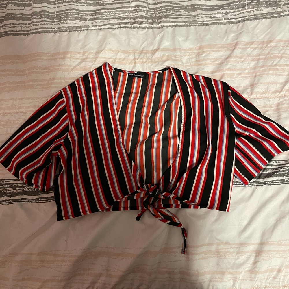 Stripped crop 🖤❤️🤍